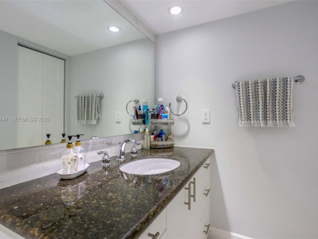 Apartment for rent  Unit #PH3A - photo 7017760