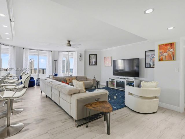 Apartment for rent  Unit #PH3A - photo 7017766