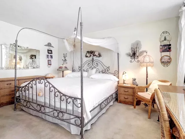 2-bedroom condo for sale in Miami Beach - 5005 Collins Ave 1224 - MondialRealty