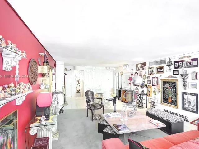 2-bedroom condo for sale in Miami Beach - 5005 Collins Ave 1224 - MondialRealty