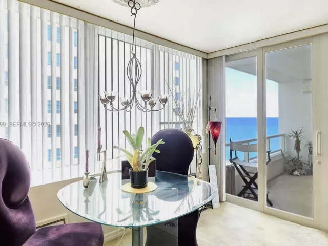 2-bedroom condo for sale in Miami Beach - 5005 Collins Ave 1224 - MondialRealty