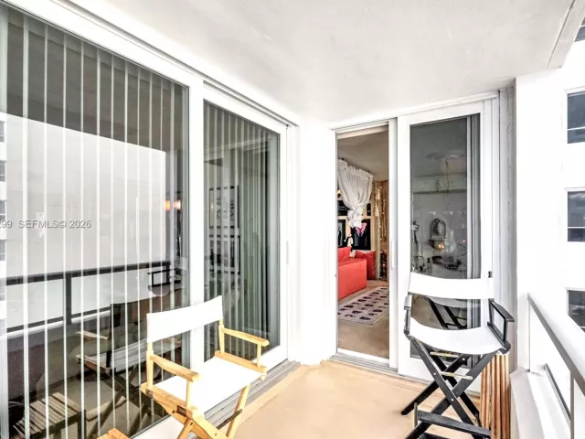 2-bedroom condo for sale in Miami Beach - 5005 Collins Ave 1224 - MondialRealty