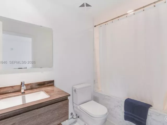 3-bedroom condo for sale in Key Biscayne - 350 Ocean Dr 201N - MondialRealty