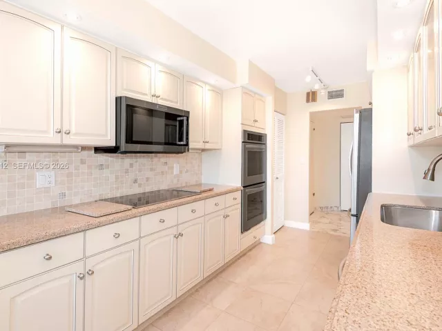 2-bedroom condo for sale in Hollywood - 2751 S Ocean Dr 1108N - MondialRealty