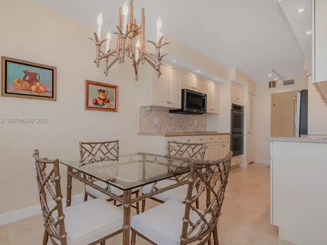 2-bedroom condo for sale in Hollywood - 2751 S Ocean Dr 1108N - MondialRealty