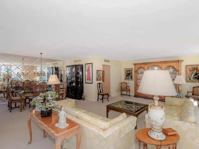 2-bedroom condo for sale in Hollywood - 2751 S Ocean Dr 1108N - MondialRealty
