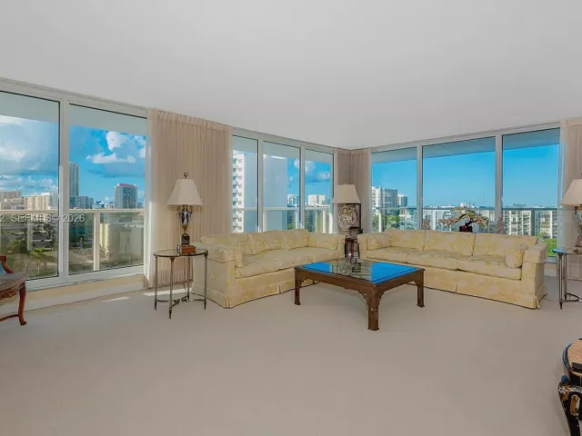 2-bedroom condo for sale in Hollywood - 2751 S Ocean Dr 1108N - MondialRealty