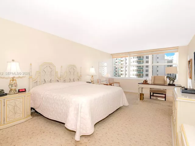 2-bedroom condo for sale in Hollywood - 2751 S Ocean Dr 1108N - MondialRealty
