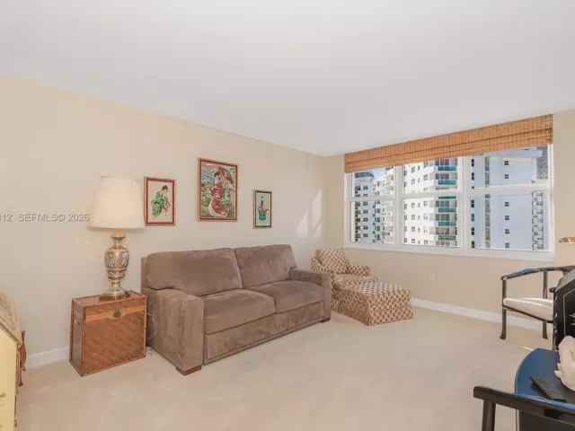 2-bedroom condo for sale in Hollywood - 2751 S Ocean Dr 1108N - MondialRealty