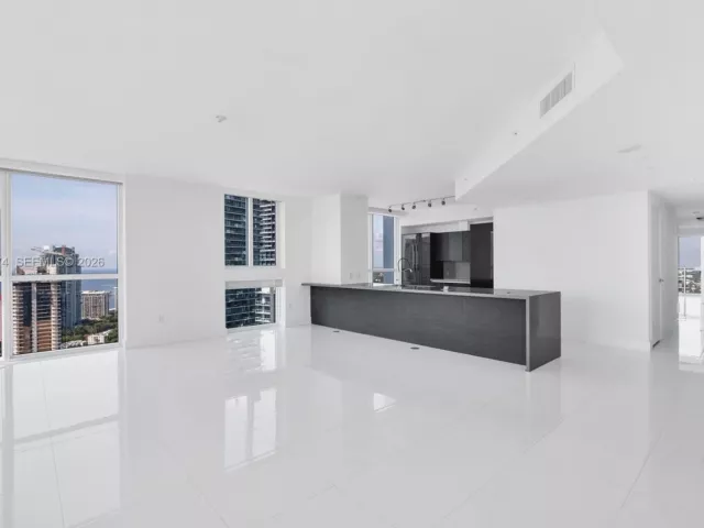 4-bedroom condo for sale in Miami - 1080 Brickell Ave 3900-3901 - MondialRealty