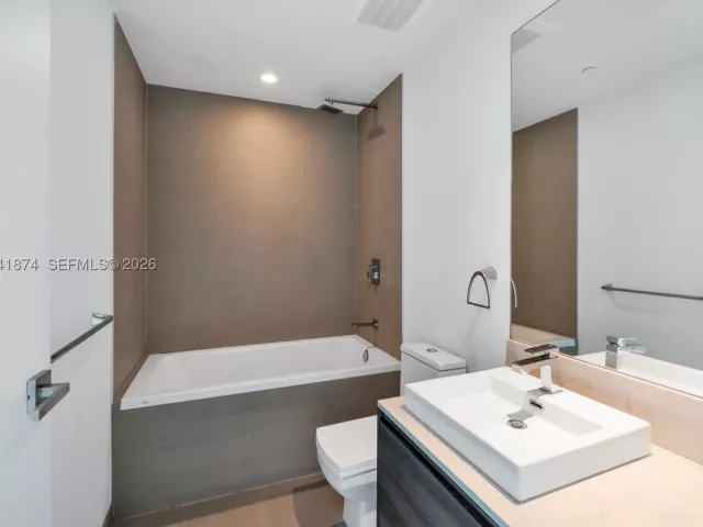 4-bedroom condo for sale in Miami - 1080 Brickell Ave 3900-3901 - MondialRealty