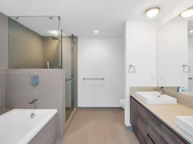 4-bedroom condo for sale in Miami - 1080 Brickell Ave 3900-3901 - MondialRealty