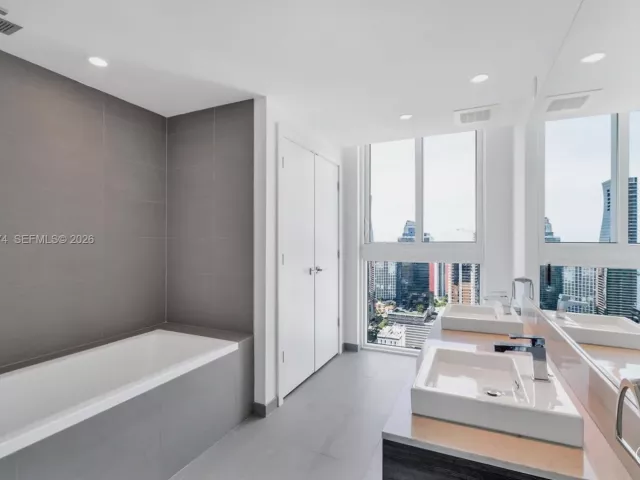 4-bedroom condo for sale in Miami - 1080 Brickell Ave 3900-3901 - MondialRealty