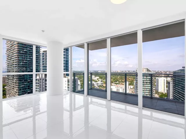 4-bedroom condo for sale in Miami - 1080 Brickell Ave 3900-3901 - MondialRealty