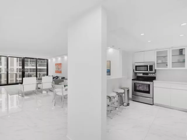 2-bedroom condo for sale in Surfside - 9455 Collins Ave 806 - MondialRealty