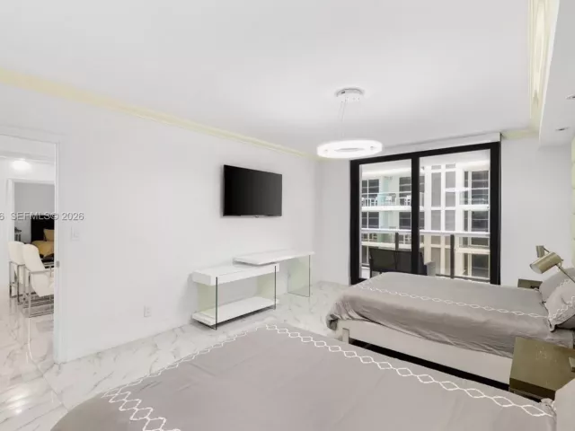 2-bedroom condo for sale in Surfside - 9455 Collins Ave 806 - MondialRealty