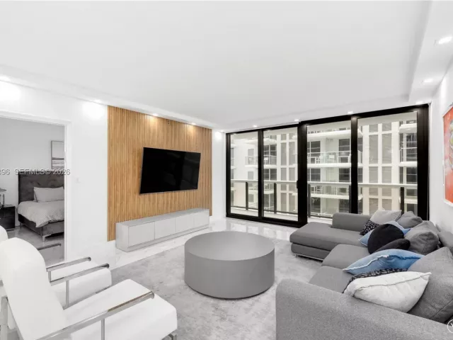 2-bedroom condo for sale in Surfside - 9455 Collins Ave 806 - MondialRealty