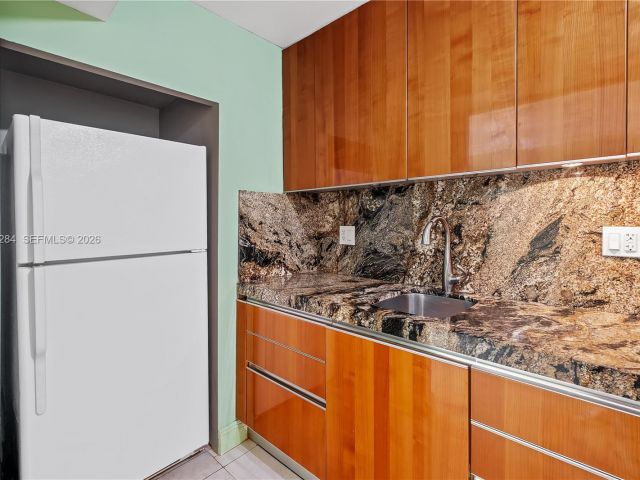 condo for sale in Sunny Isles Beach - 250 174th St 1510 - MondialRealty