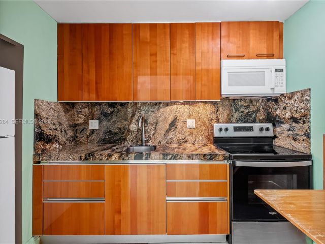 condo for sale in Sunny Isles Beach - 250 174th St 1510 - MondialRealty