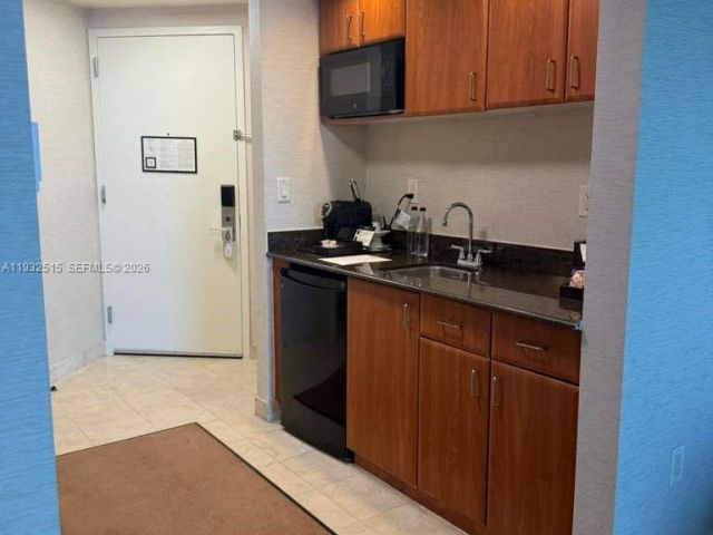 Apartment for sale  Unit #1006 - photo 7445052