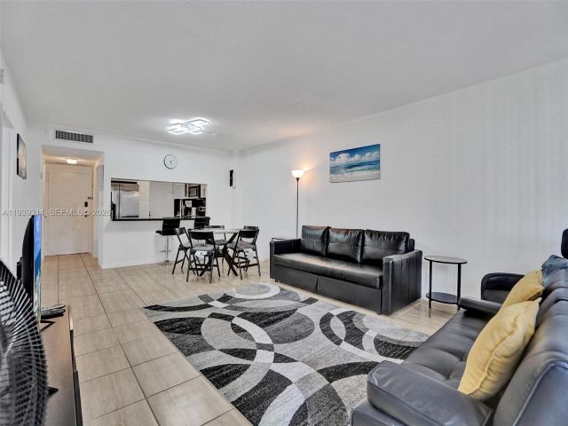 Apartment for sale  Unit #520 - photo 7447350