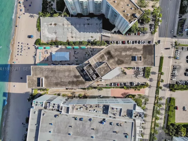 1-bedroom condo for sale in Hollywood - 3725 S Ocean Dr 520 - MondialRealty