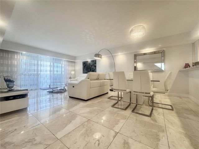 2-bedroom condo for rent in Hollywood - 3800 S Ocean Dr 519 - MondialRealty