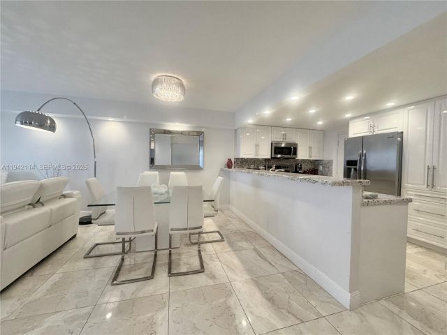 2-bedroom condo for rent in Hollywood - 3800 S Ocean Dr 519 - MondialRealty