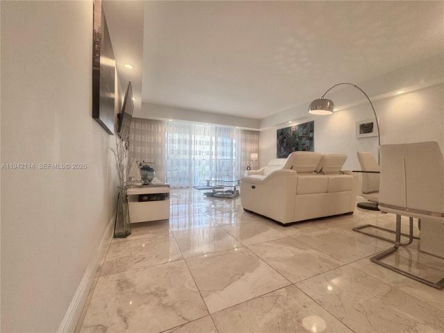 2-bedroom condo for rent in Hollywood - 3800 S Ocean Dr 519 - MondialRealty