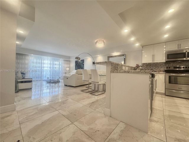 2-bedroom condo for rent in Hollywood - 3800 S Ocean Dr 519 - MondialRealty