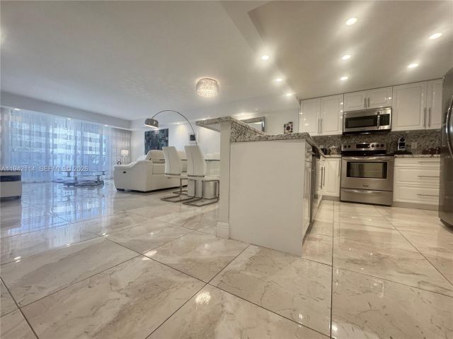 2-bedroom condo for rent in Hollywood - 3800 S Ocean Dr 519 - MondialRealty