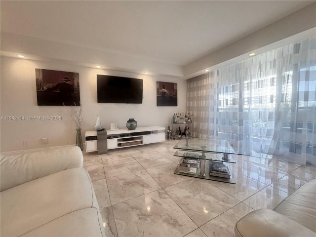 2-bedroom condo for rent in Hollywood - 3800 S Ocean Dr 519 - MondialRealty