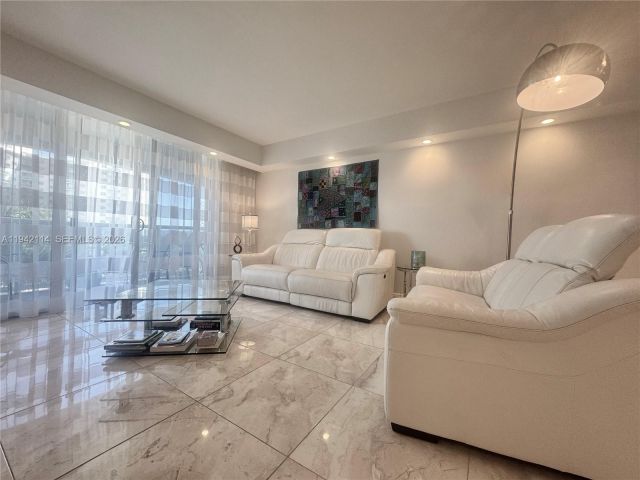 2-bedroom condo for rent in Hollywood - 3800 S Ocean Dr 519 - MondialRealty