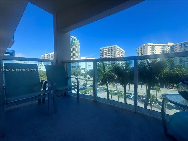 2-bedroom condo for rent in Hollywood - 3800 S Ocean Dr 519 - MondialRealty