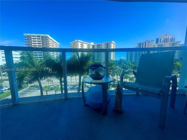 2-bedroom condo for rent in Hollywood - 3800 S Ocean Dr 519 - MondialRealty