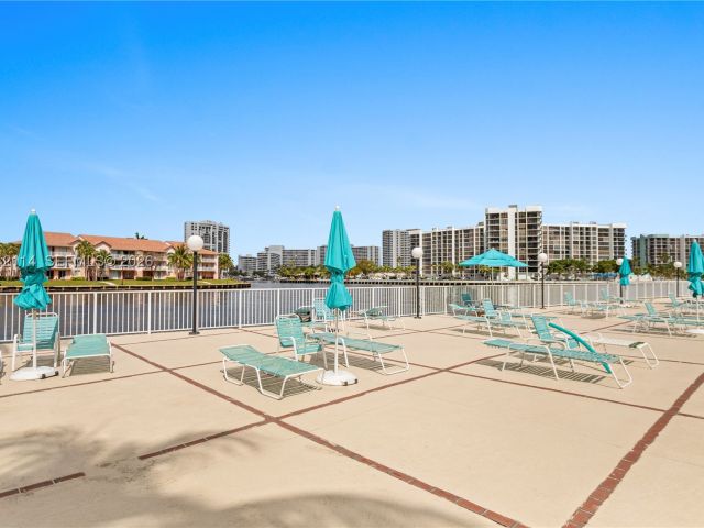 2-bedroom condo for rent in Hollywood - 3800 S Ocean Dr 519 - MondialRealty