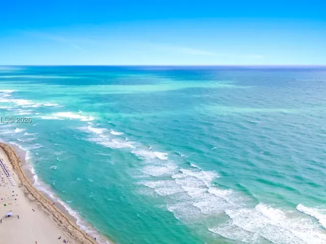 2-bedroom condo for rent in Hollywood - 3800 S Ocean Dr 519 - MondialRealty