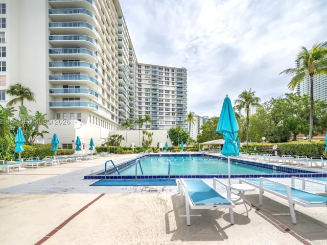 2-bedroom condo for rent in Hollywood - 3800 S Ocean Dr 519 - MondialRealty