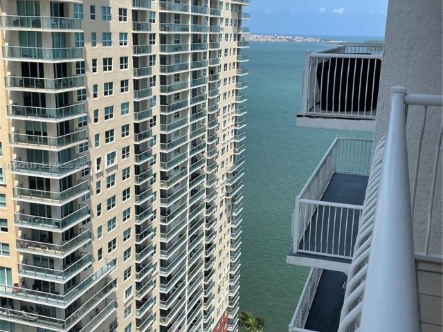 1-bedroom condo for rent in Miami - 1200 BRICKELL BAY DR 3104 - MondialRealty