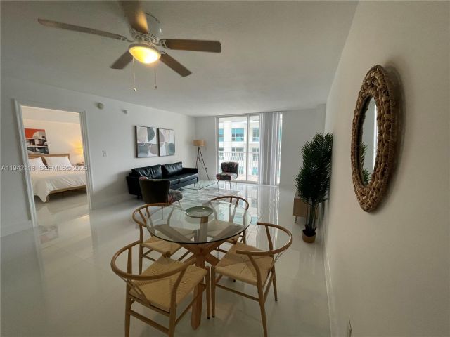 1-bedroom condo for rent in Miami - 1200 BRICKELL BAY DR 3104 - MondialRealty