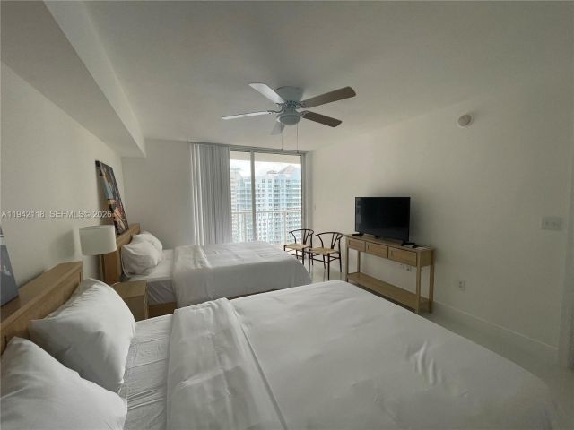 1-bedroom condo for rent in Miami - 1200 BRICKELL BAY DR 3104 - MondialRealty
