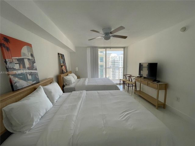 1-bedroom condo for rent in Miami - 1200 BRICKELL BAY DR 3104 - MondialRealty