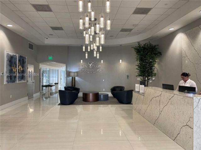 1-bedroom condo for rent in Miami - 1200 BRICKELL BAY DR 3104 - MondialRealty