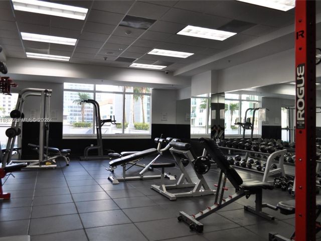 1-bedroom condo for rent in Miami - 1200 BRICKELL BAY DR 3104 - MondialRealty