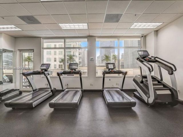 1-bedroom condo for rent in Miami - 1200 BRICKELL BAY DR 3104 - MondialRealty