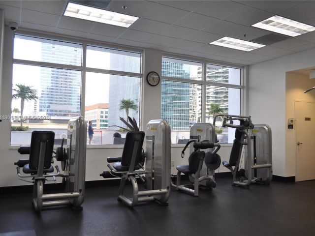 1-bedroom condo for rent in Miami - 1200 BRICKELL BAY DR 3104 - MondialRealty