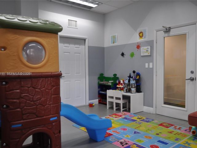 1-bedroom condo for rent in Miami - 1200 BRICKELL BAY DR 3104 - MondialRealty