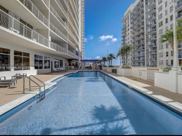 1-bedroom condo for rent in Miami - 1200 BRICKELL BAY DR 3104 - MondialRealty