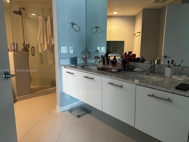 Apartment for sale  Unit #3307 - photo 7023435