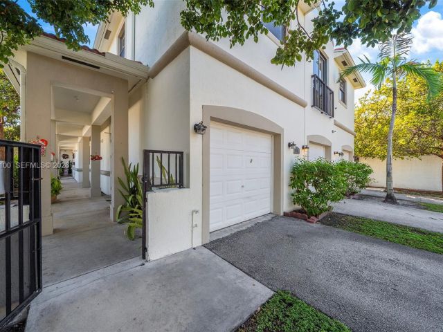 Home for rent at 1730 Thomas St 3 - photo 7474255